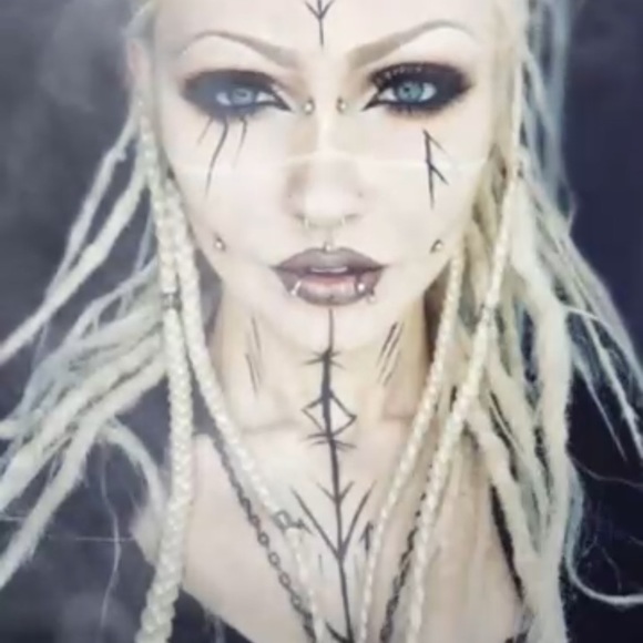 Profile Picture of Sarah Engebritson (@sengebritson) on Poshmark