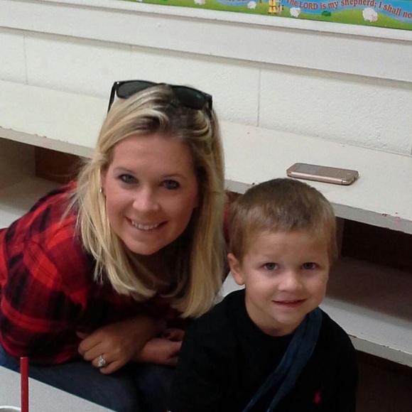 Profile Picture of Lauren Rolander (@rolander5) on Poshmark