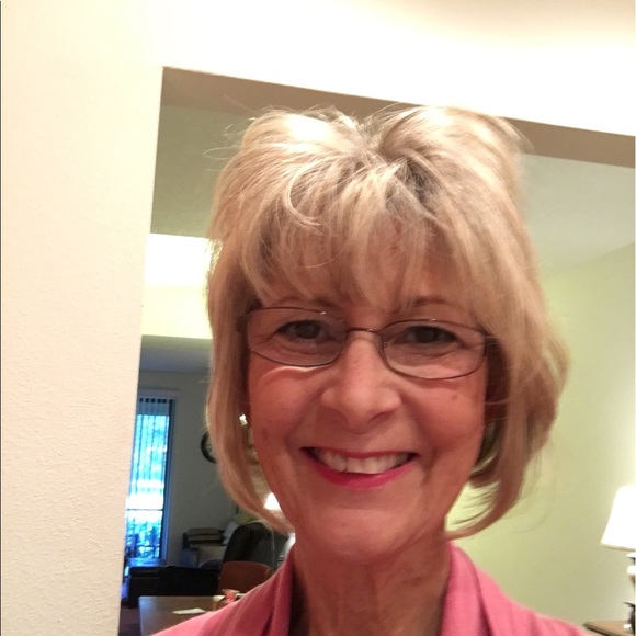 Profile Picture of Pamela White (@bramela7) on Poshmark