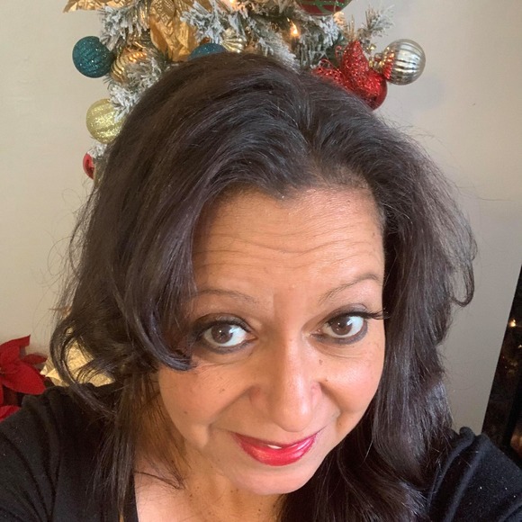 Profile Picture of Isabel Hernández-pichardo (@izzbonita) on Poshmark