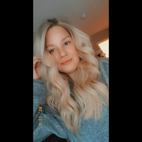 Profile Picture of Alexis Weimer (@alexisweimer) on Poshmark