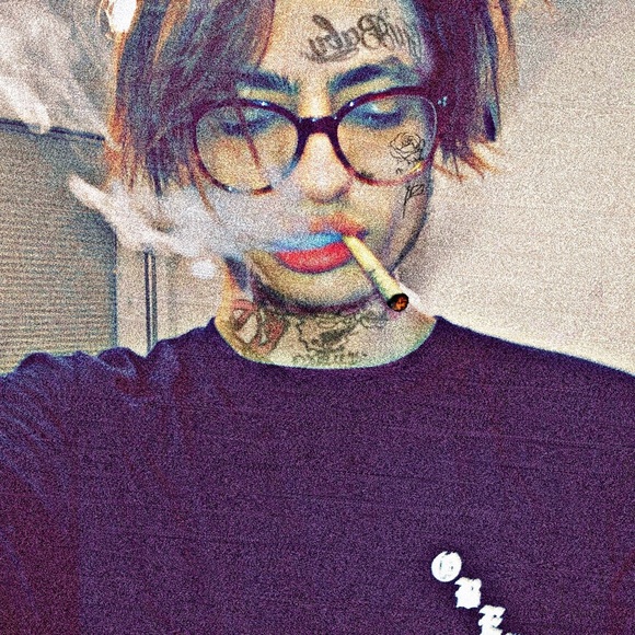 Profile Picture of Vincent Debonis (@debonis25) on Poshmark