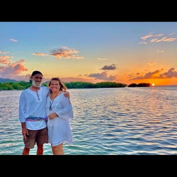 Profile Picture of Kim Serrao (@sailroatan) on Poshmark