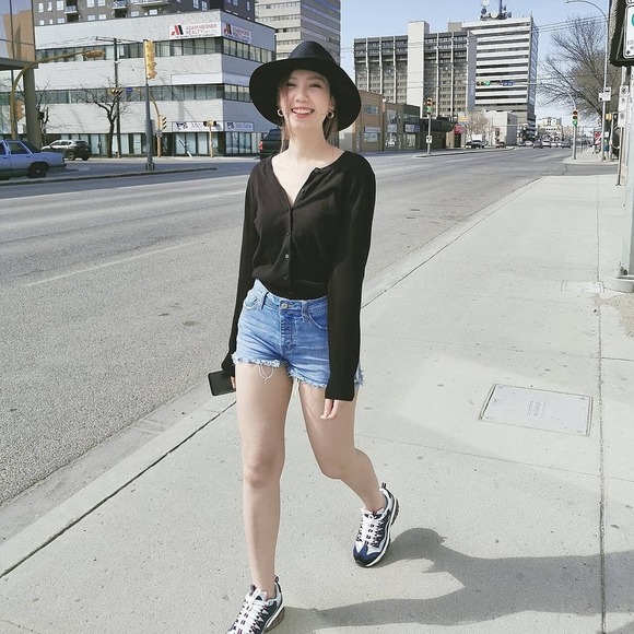 Profile Picture of Kim Khánh (@kimberlyta93) on Poshmark