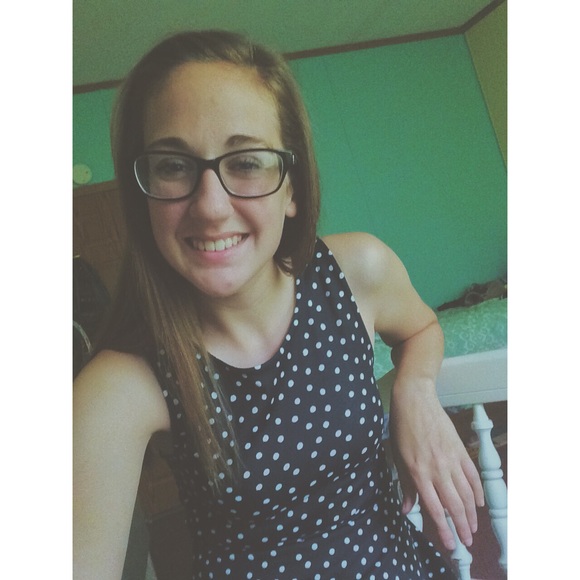 Profile Picture of Lizzie Devlaminck (@cdevlaminck15) on Poshmark