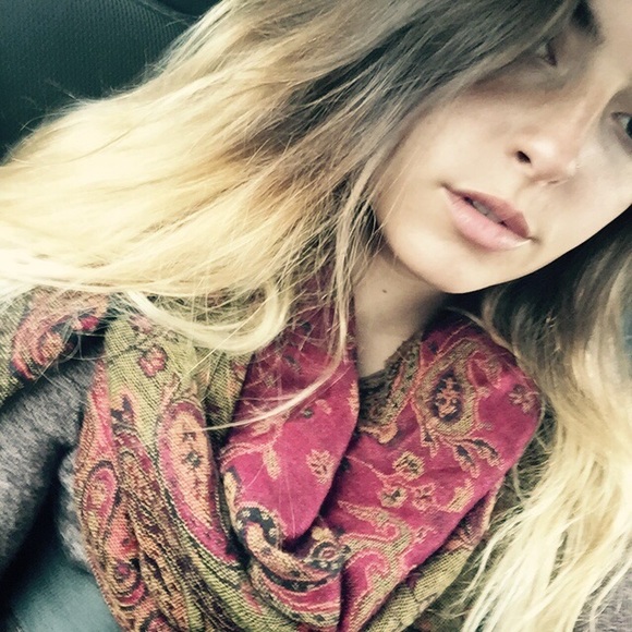 Profile Picture of Caitlin Wirfs (@cwirfs1008) on Poshmark