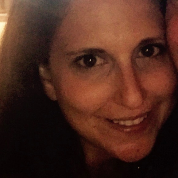 Profile Picture of Kim Barry (@kim11h) on Poshmark