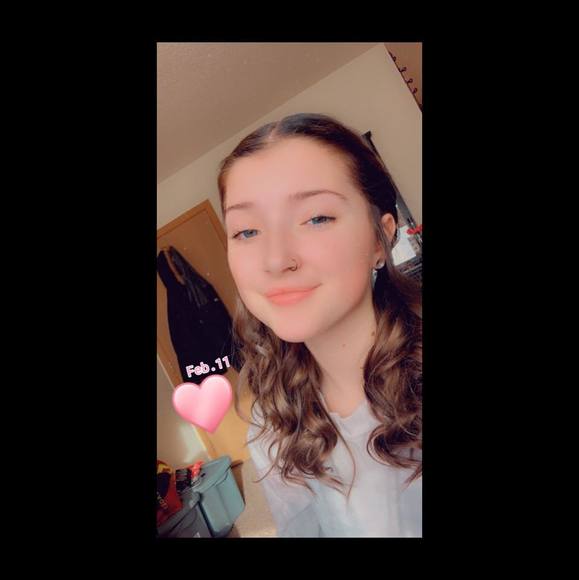 Profile Picture of Kaylee Leroux (@mecatow122203) on Poshmark