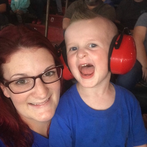 Profile Picture of Nikki Pool (@nikkit0227) on Poshmark