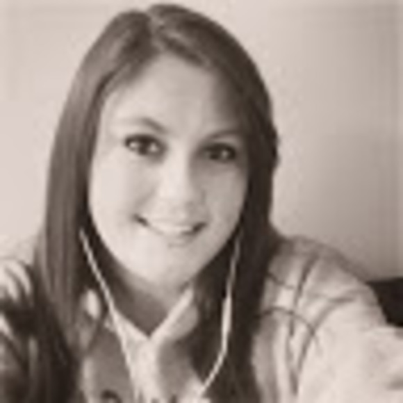 Profile Picture of Dana Plummer (@dplummer1235) on Poshmark