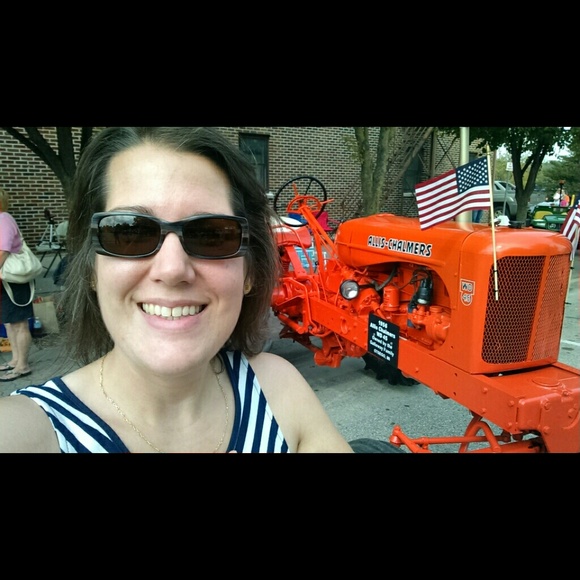 Profile Picture of Juliana Carlson (@jollyana2) on Poshmark