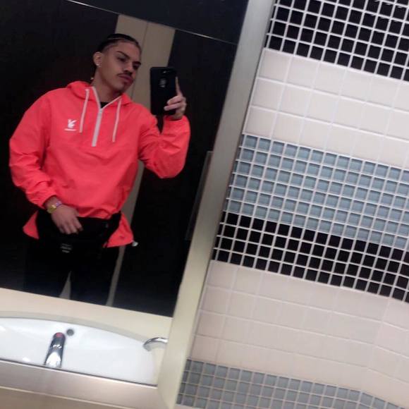 Profile Picture of Tony Cobb (@tonycobb) on Poshmark