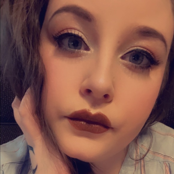 Profile Picture of Robyn Macburnie (@robynmacburnie) on Poshmark