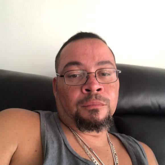 Profile Picture of Joe Velazquez (@joevela31) on Poshmark