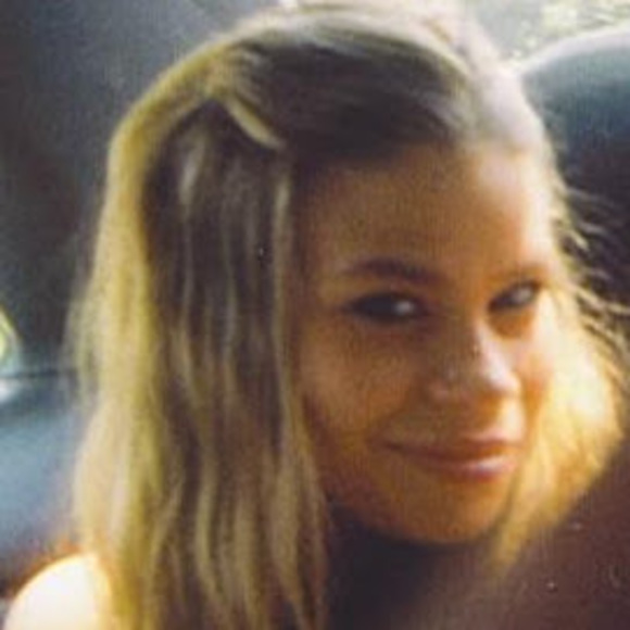 Profile Picture of Laura Chamow (@laurasusan1987) on Poshmark