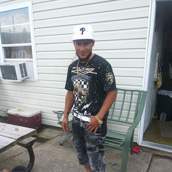 Profile Picture of Felix Diaz (@felixdiaz2630) on Poshmark