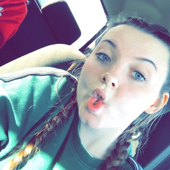 Profile Picture of Cassidy Gilbert (@cassidygilbert) on Poshmark