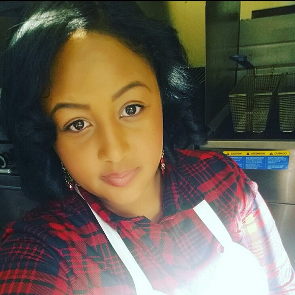 Profile Picture of Tiffany Redbone (@redbonetiff) on Poshmark