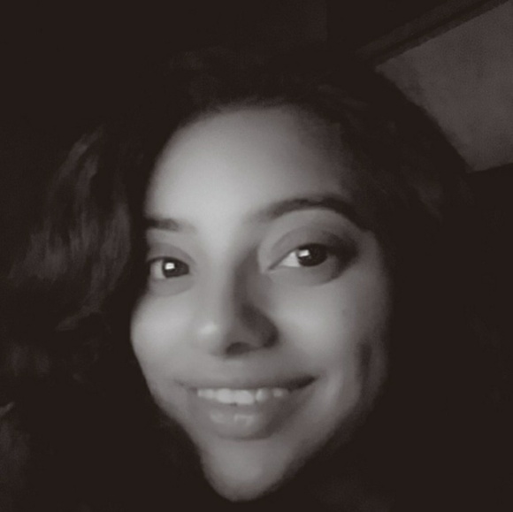 Profile Picture of Isabela Doleski (@belinhadinha) on Poshmark