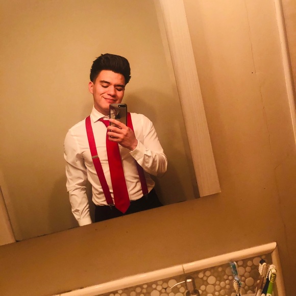 Profile Picture of Luis Mandujano (@huntercubo) on Poshmark