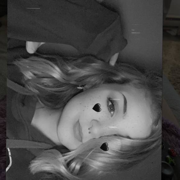 Profile Picture of Jessie Maclennan (@jessiemaclennan) on Poshmark