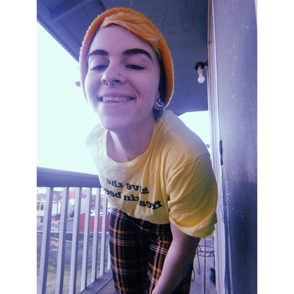 Profile Picture of Autumn Pettibone (@autumn_cecilia) on Poshmark