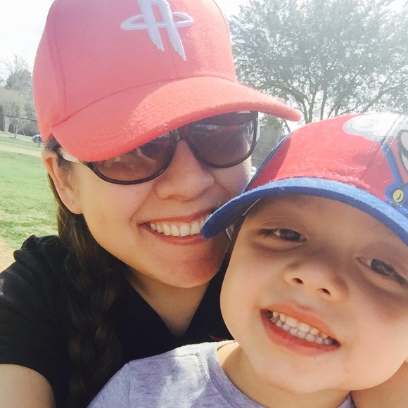 Profile Picture of Michelle Cisneroz (@michelly0918) on Poshmark