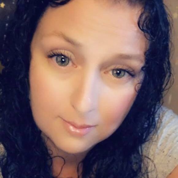 Profile Picture of Melissa Schiffbauer (@melslol2) on Poshmark