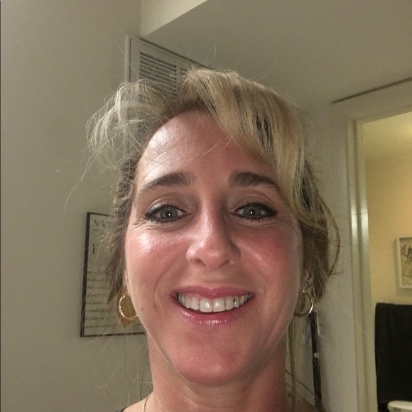 Profile Picture of Marilyn Albanese (@mama2345) on Poshmark