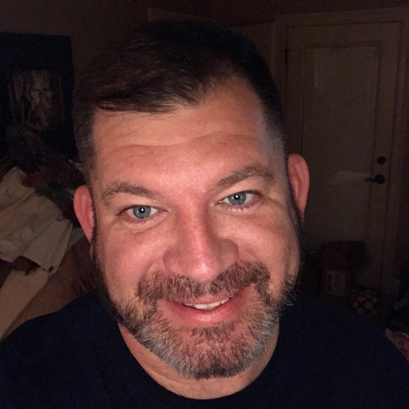 Profile Picture of Stuart West (@stuartmwest) on Poshmark