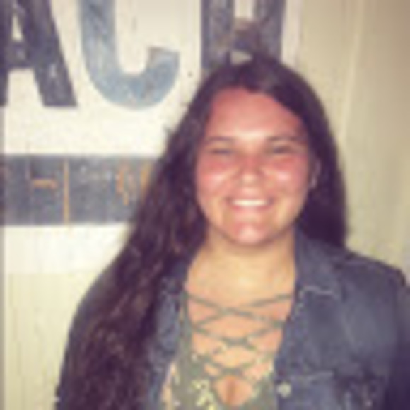 Profile Picture of Autumn Mentch (@autumn_mentch) on Poshmark