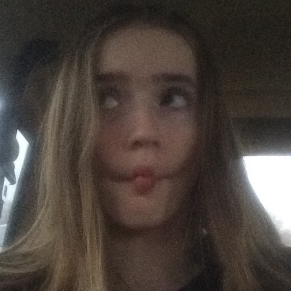 Profile Picture of Emily Michalski (@emilymichalski) on Poshmark