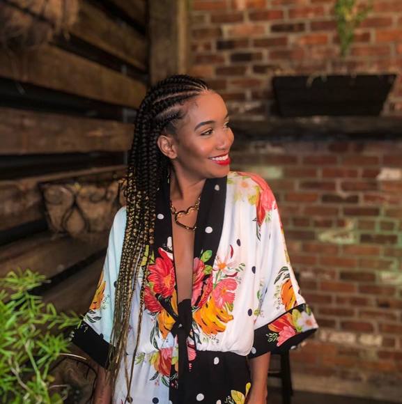 Profile Picture of Amanda Sequeira (@amandinhaseq) on Poshmark