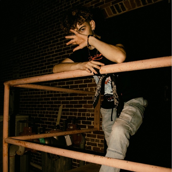 Chris Vazquez - Poshmark Profile Picture of Chris Vazquez (@chrisv007) on Poshmark