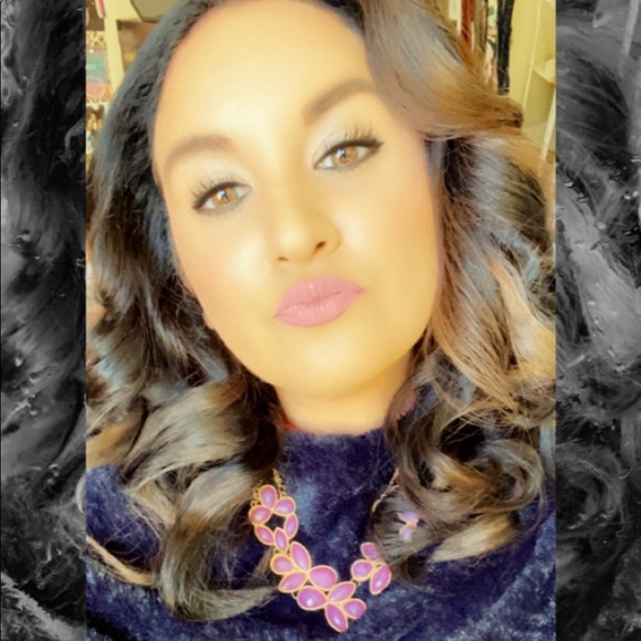 Profile Picture of Vanessa Guzman (@vaneplusmalo) on Poshmark