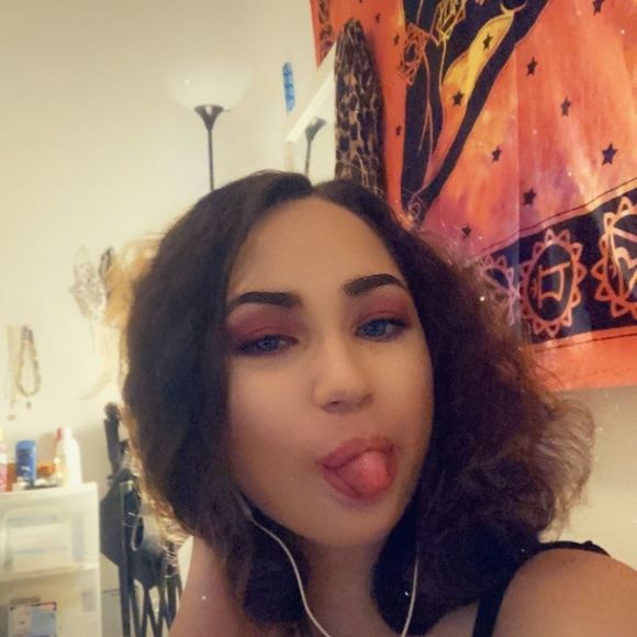 Profile Picture of Cassandra Pleasant (@cassylwp) on Poshmark