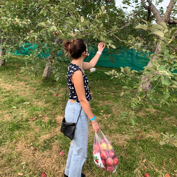 Profile Picture of Adriana Pucella (@adrianapucella) on Poshmark