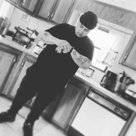 Profile Picture of Felix Rodriguez (@fee2413) on Poshmark