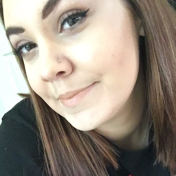 Profile Picture of Lexi Breazile (@lexibreazile) on Poshmark