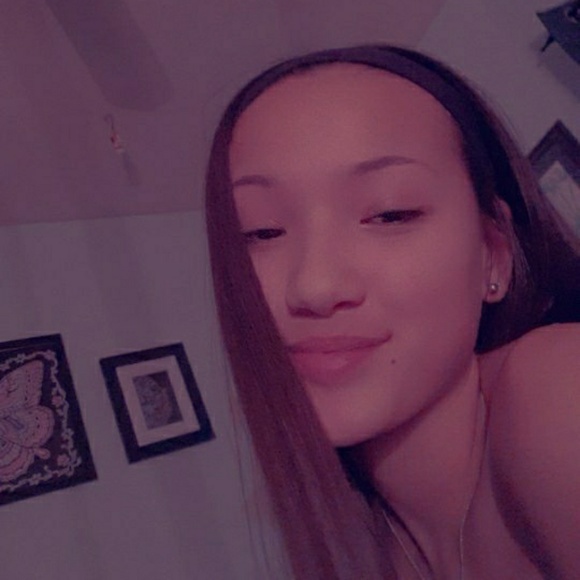 Profile Picture of Jade Hansen (@jade_brianne) on Poshmark