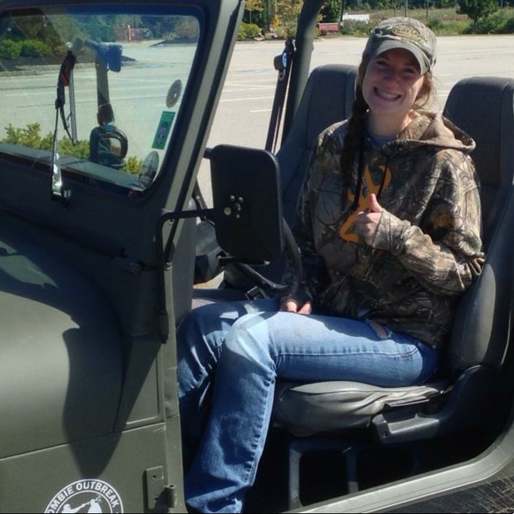 Profile Picture of Julia Miner (@jeepher8318) on Poshmark