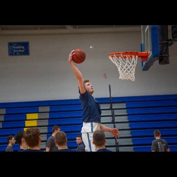 Profile Picture of Ian Carmichael (@iancarmichael) on Poshmark