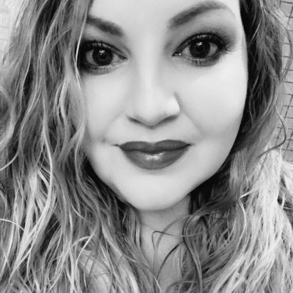 Bonnie Slater - Poshmark Profile Picture of Bonnie Slater (@bonnieslater) on Poshmark