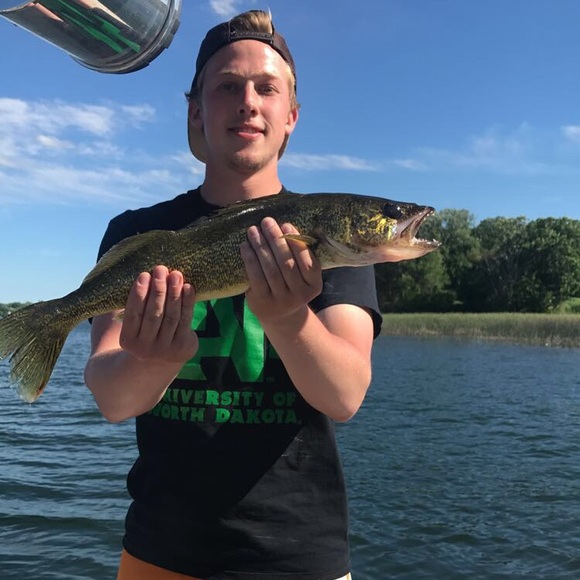 Profile Picture of Andy Underdahl (@itbeandy) on Poshmark