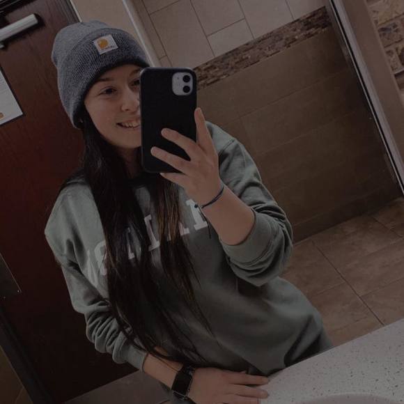 Profile Picture of Katelyn Hall (@katelynhall24) on Poshmark