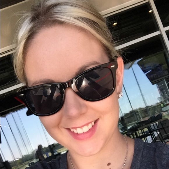 Profile Picture of Caitlin Archey (@carchey89) on Poshmark