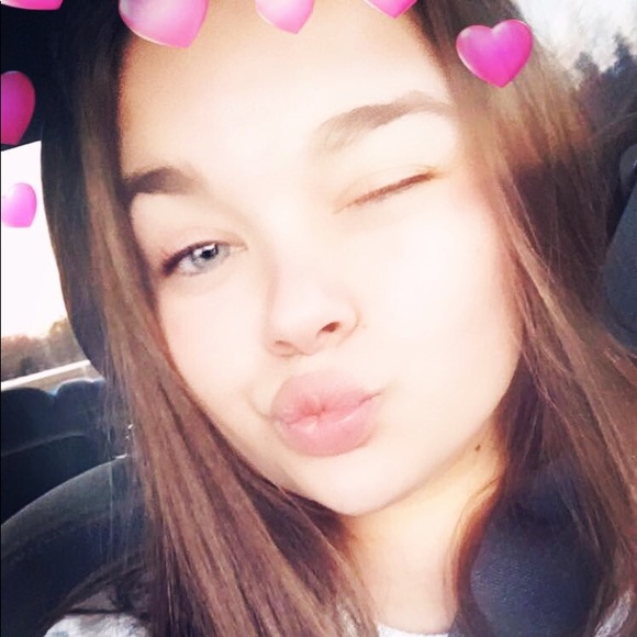 Profile Picture of Macy Matrana (@macylynnm13) on Poshmark