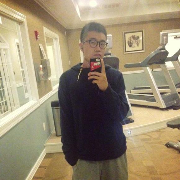 Profile Picture of Ryan Zhang (@sethzly) on Poshmark