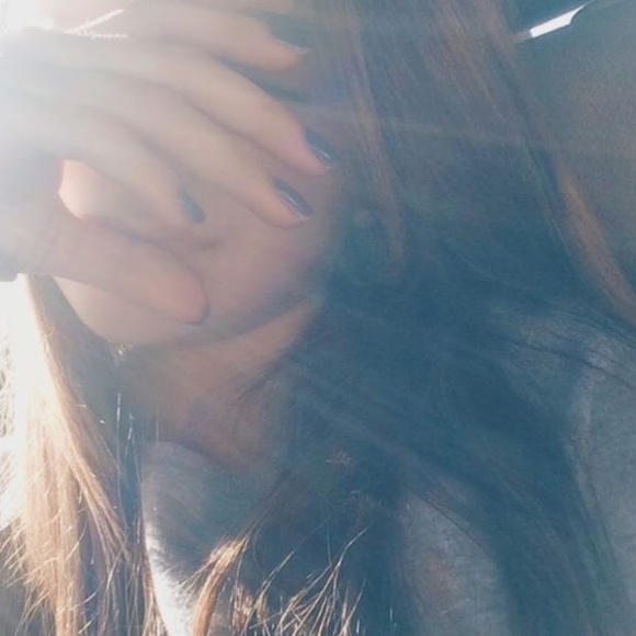 Profile Picture of Anna Stapleton (@stapleton_123) on Poshmark
