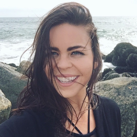 Profile Picture of Nicole Faucheux (@nfaucheux) on Poshmark